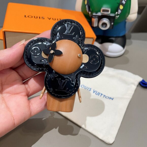 Louis Vuitton Quatrefoil - Themed Keychain with Playful Figure - Picture 3 of 5